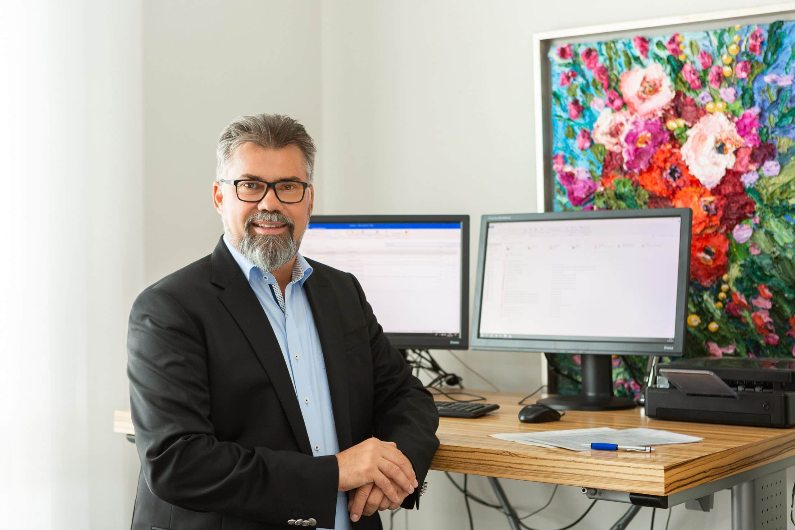 Geschäftsführer Dipl.-Ing. (FH) Werner Neumüller hat die NEUMÜLLER Ingenieurbüro GmbH im Jahr 2003 gegründet.